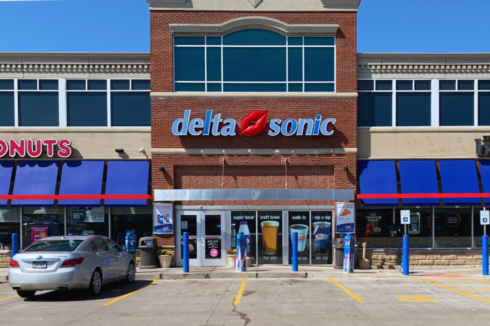 Buffalo, NY Main St Delta Sonic Car Wash