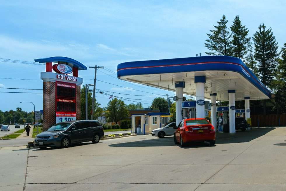 Buffalo, NY McKinley Pkwy Delta Sonic Car Wash