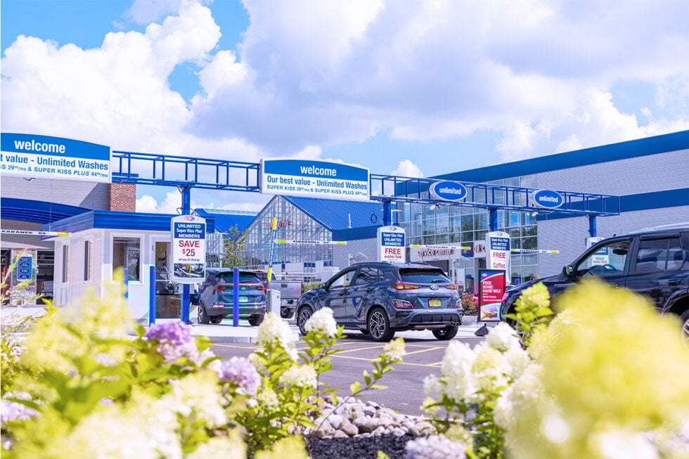 West Amherst, NY Niagara Falls Blvd Delta Sonic Car Wash